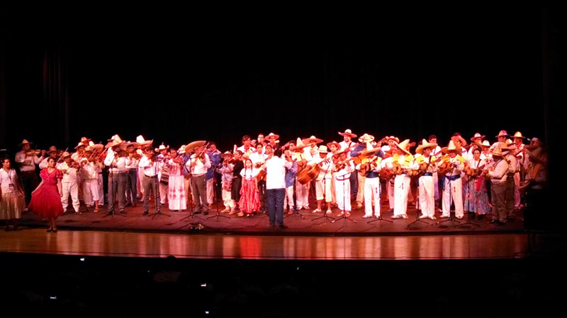 Cámara de Comercio de Guadalajara - Los reyes de México y gala puro mariachi <br> Foto de Edgar Martínez