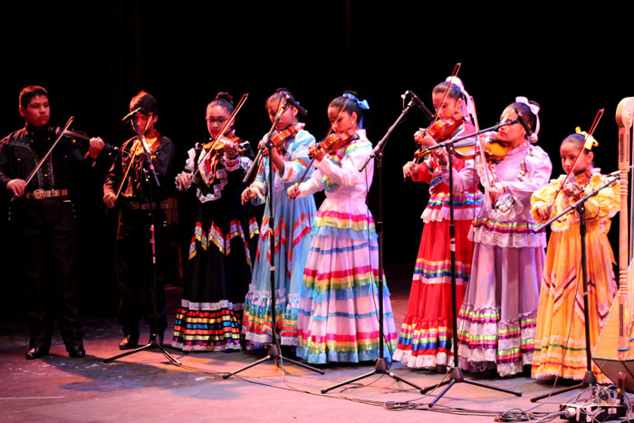 Cámara de Comercio de Guadalajara - Los reyes de México y gala puro mariachi <br> Foto de Edgar Martínez