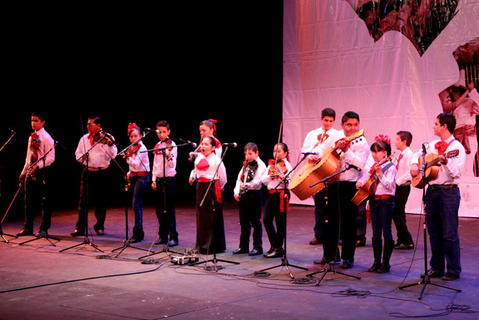 Cámara de Comercio de Guadalajara - Los reyes de México y gala puro mariachi <br> Foto de Edgar Martínez